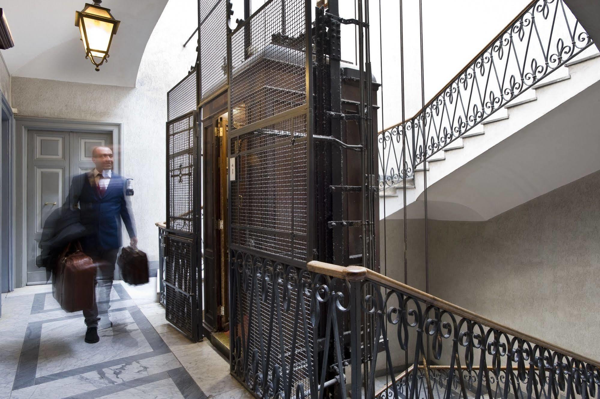 Отель 38 Viminale Street Рим Экстерьер фото
